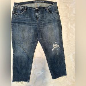 Maurices distressed capri jeans. Sz 20